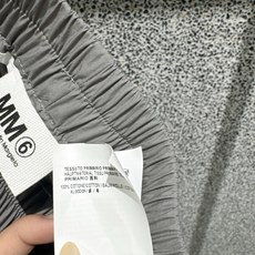 ✨✨✨mm6✨✨✨2026春夏新款立领木耳边马甲+花苞半裙套装,采用轻薄透气的微皱面料,自带松弛随性质感 ✨✨✨mm6✨✨✨2026春夏新款立领木耳边马甲+花苞半裙套装,采用轻薄透气的微皱面料,自带松弛随性质感
