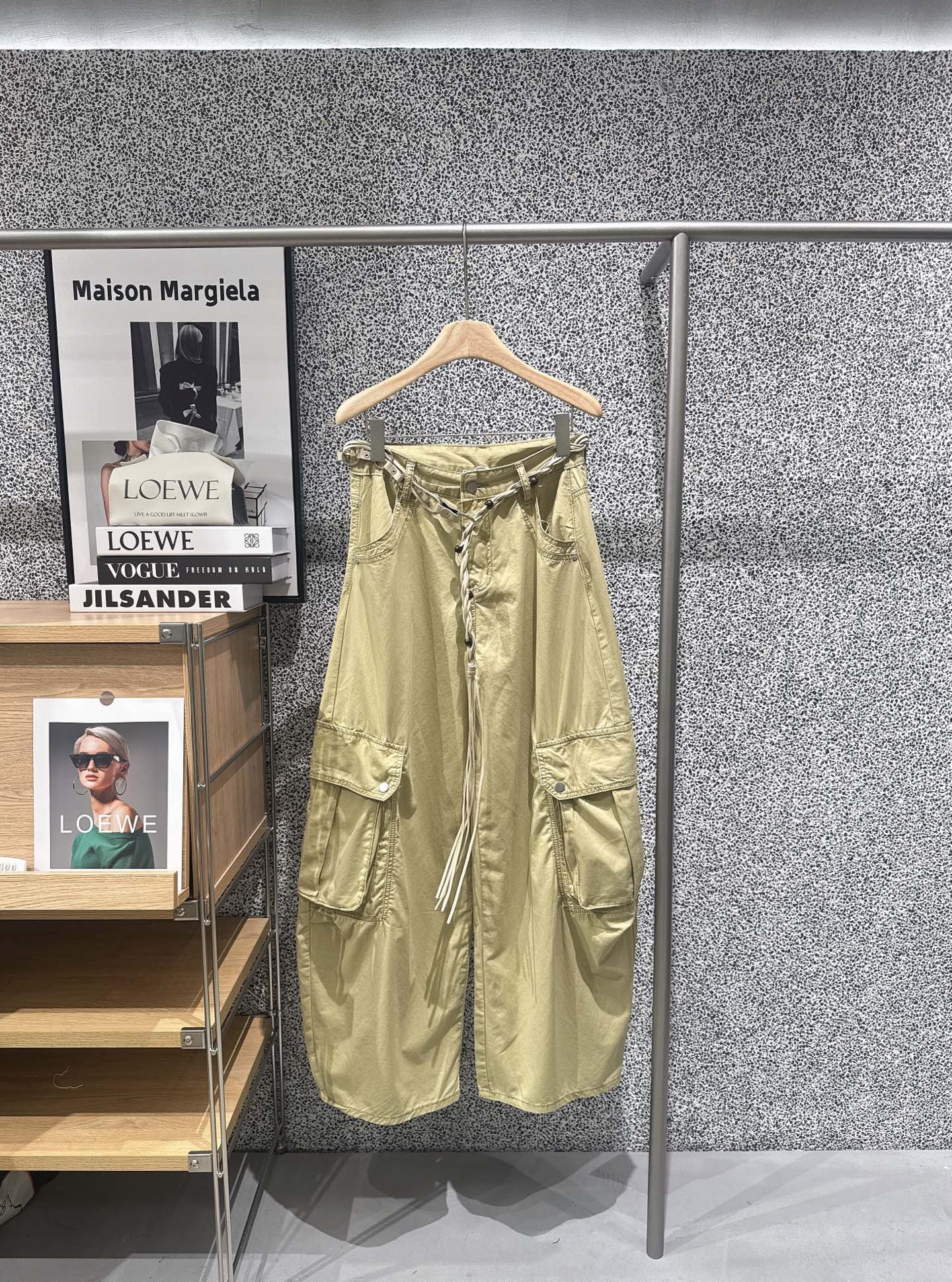 ✨✨✨ acne✨✨✨2026春夏新款高街工装阔腿裤。定制水洗软棉面料，不硬挺不闷肤，垂感松弛不贴腿。两