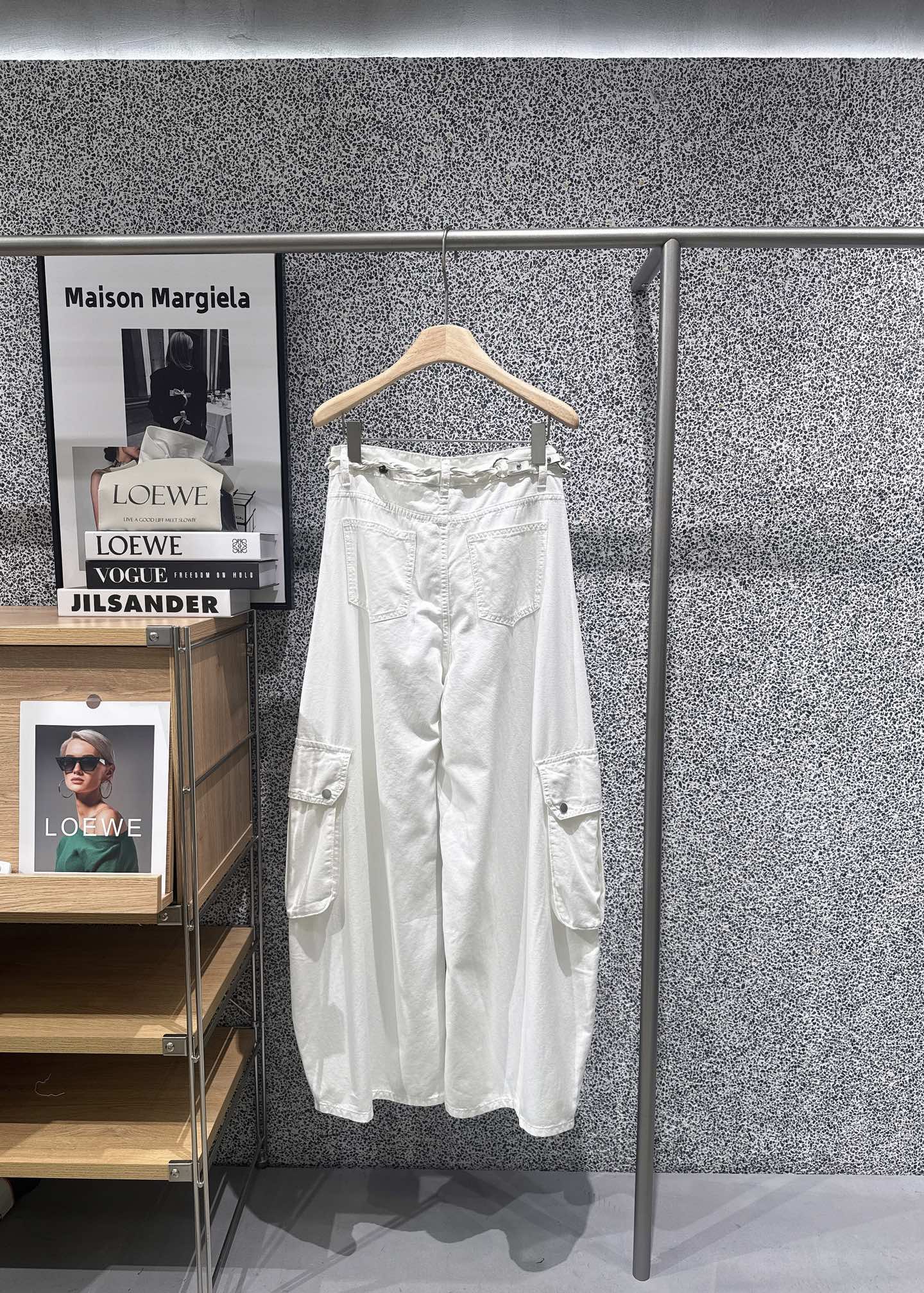 ✨✨✨ acne✨✨✨2026春夏新款高街工装阔腿裤。定制水洗软棉面料，不硬挺不闷肤，垂感松弛不贴腿。两