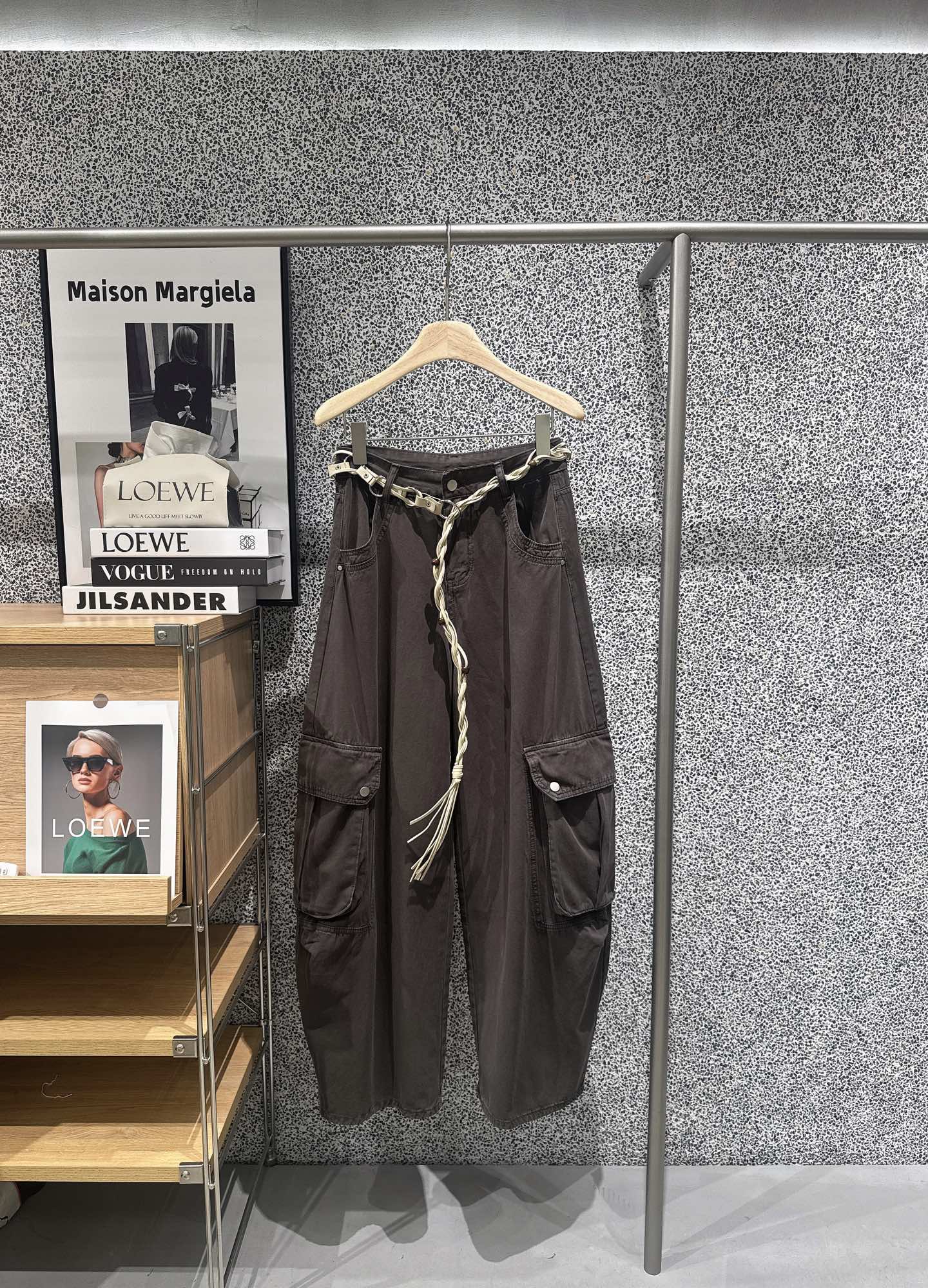 ✨✨✨ acne✨✨✨2026春夏新款高街工装阔腿裤。定制水洗软棉面料，不硬挺不闷肤，垂感松弛不贴腿。两