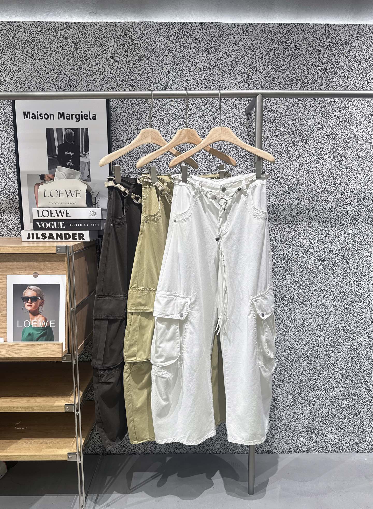 ✨✨✨ acne✨✨✨2026春夏新款高街工装阔腿裤。定制水洗软棉面料，不硬挺不闷肤，垂感松弛不贴腿。两