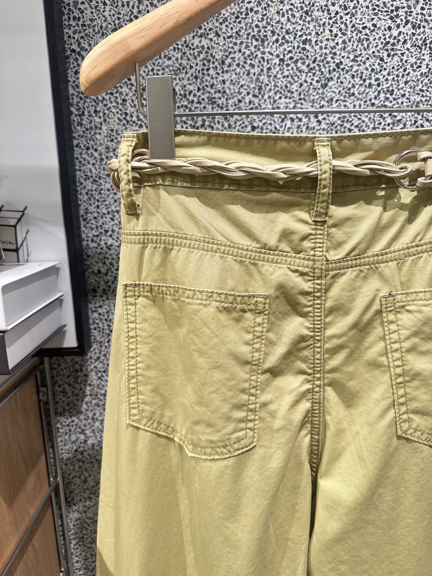 ✨✨✨ acne✨✨✨2026春夏新款高街工装阔腿裤。定制水洗软棉面料，不硬挺不闷肤，垂感松弛不贴腿。两
