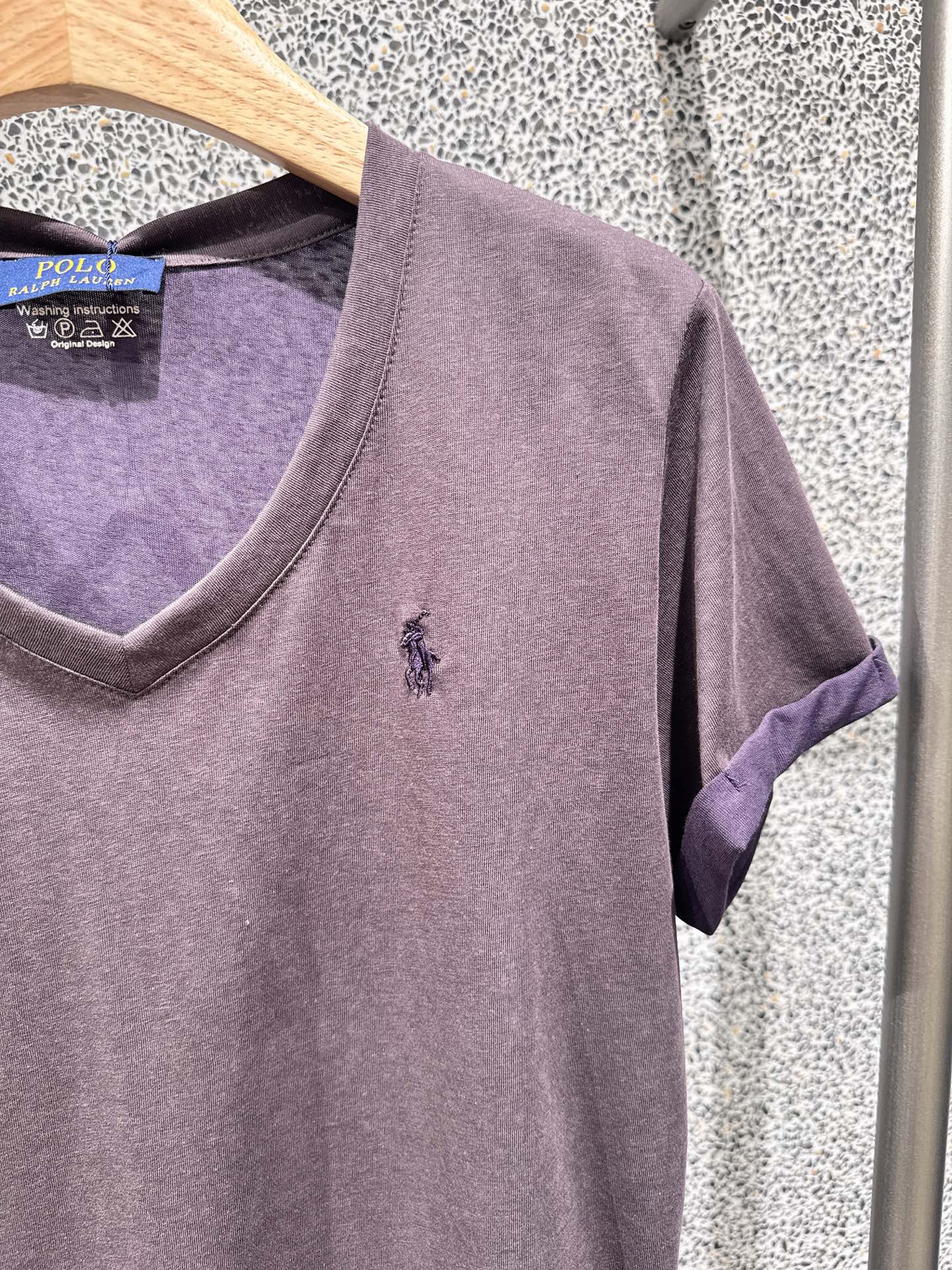 ✨✨✨ polo✨✨✨2026春夏新款撞色小马刺绣V领短袖。细腻水洗棉面料，软糯不闷，久穿不变形精致小马