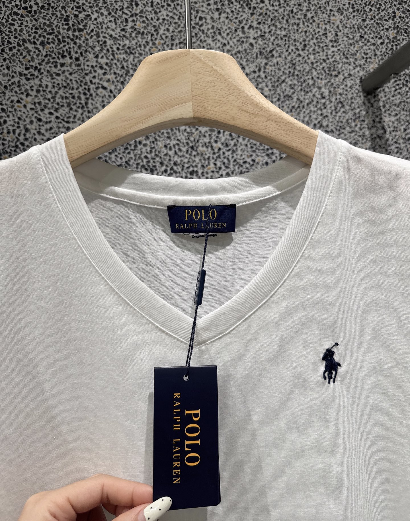 ✨✨✨ polo✨✨✨2026春夏新款撞色小马刺绣V领短袖。细腻水洗棉面料，软糯不闷，久穿不变形精致小马