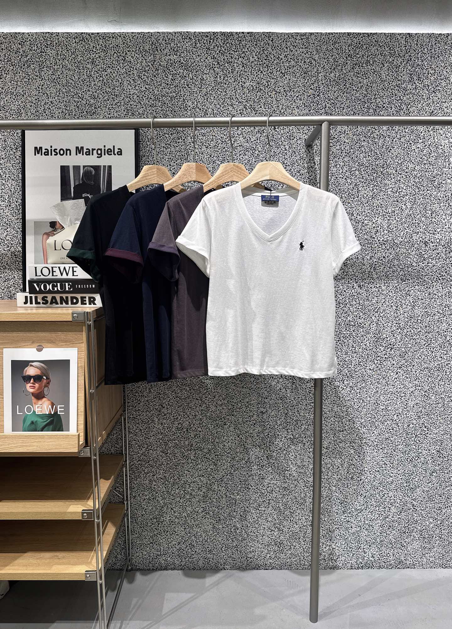 ✨✨✨ polo✨✨✨2026春夏新款撞色小马刺绣V领短袖。细腻水洗棉面料，软糯不闷，久穿不变形精致小马