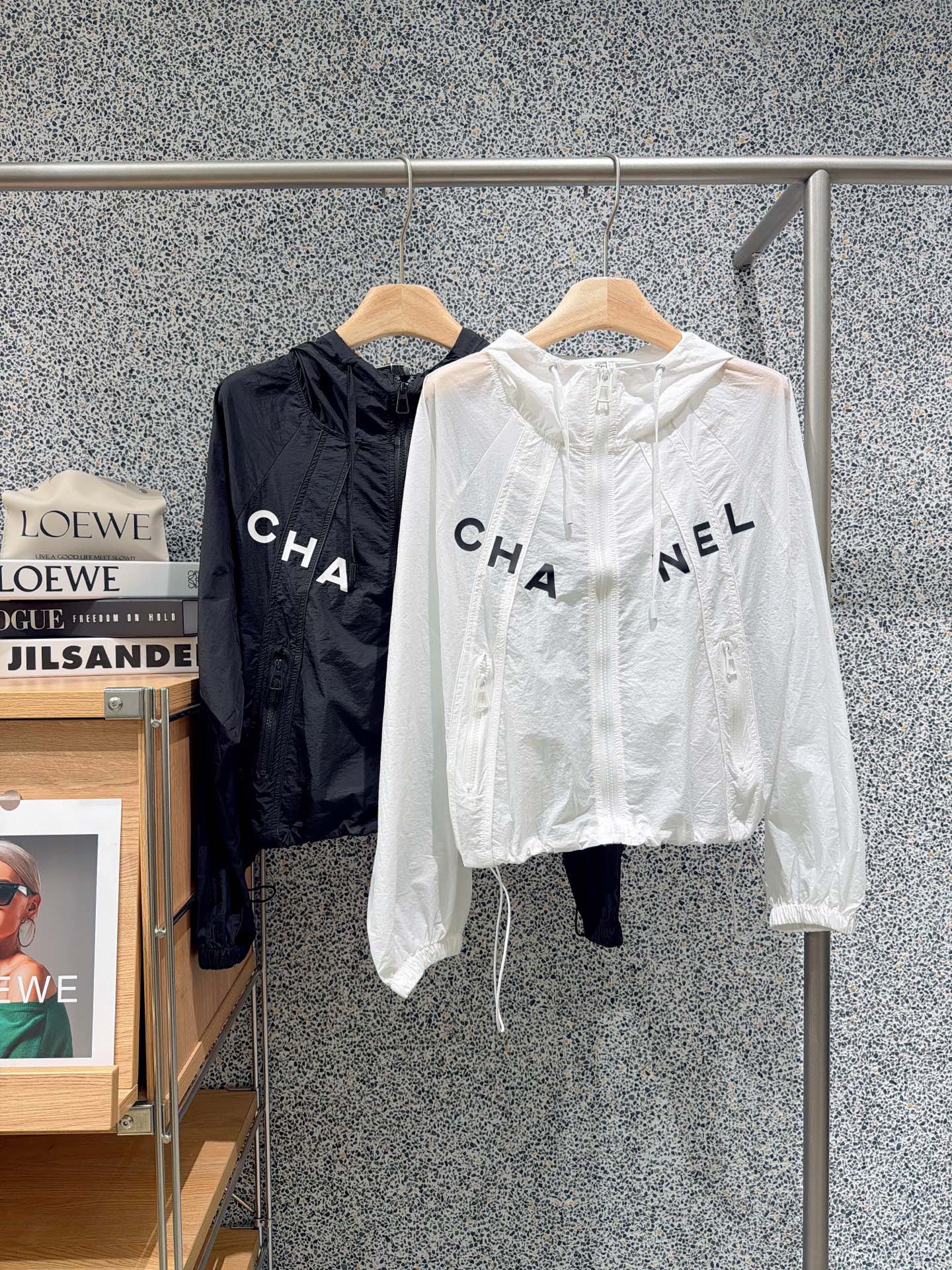 ✨✨✨CHANEL✨✨秋款上新 新款小香风字母防晒外套 大批量现货出货100%涤纶轻薄透气面料，防紫外线