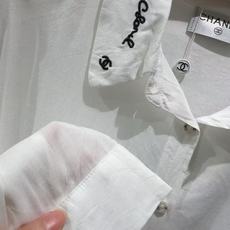 ✨✨CHANEL✨✨✨ 秋款上新必入轻奢刺绣白衬衫,档口持续爆单款!甄选柔滑透气天丝混纺面料,自带柔和垂 ✨✨CHANEL✨✨✨ 秋款上新必入轻奢刺绣白衬衫,档口持续爆单款!甄选柔滑透气天丝混纺面料,自带柔和垂