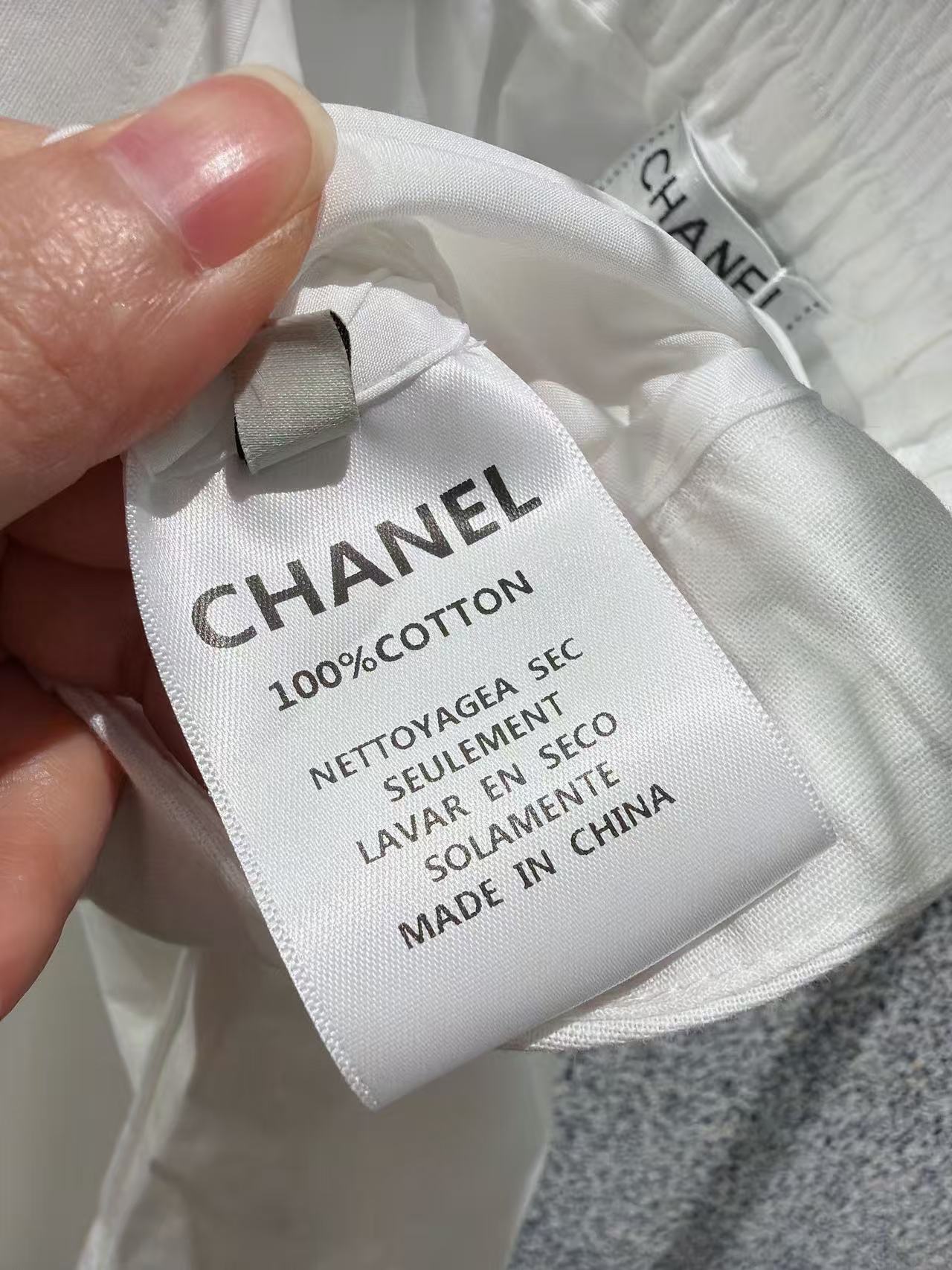 ✨✨✨CHANEL✨✨ 秋款新品同系列轻奢套装配套阔腿白裤，档口复购王单品！甄选透气天丝棉混纺面料，自带