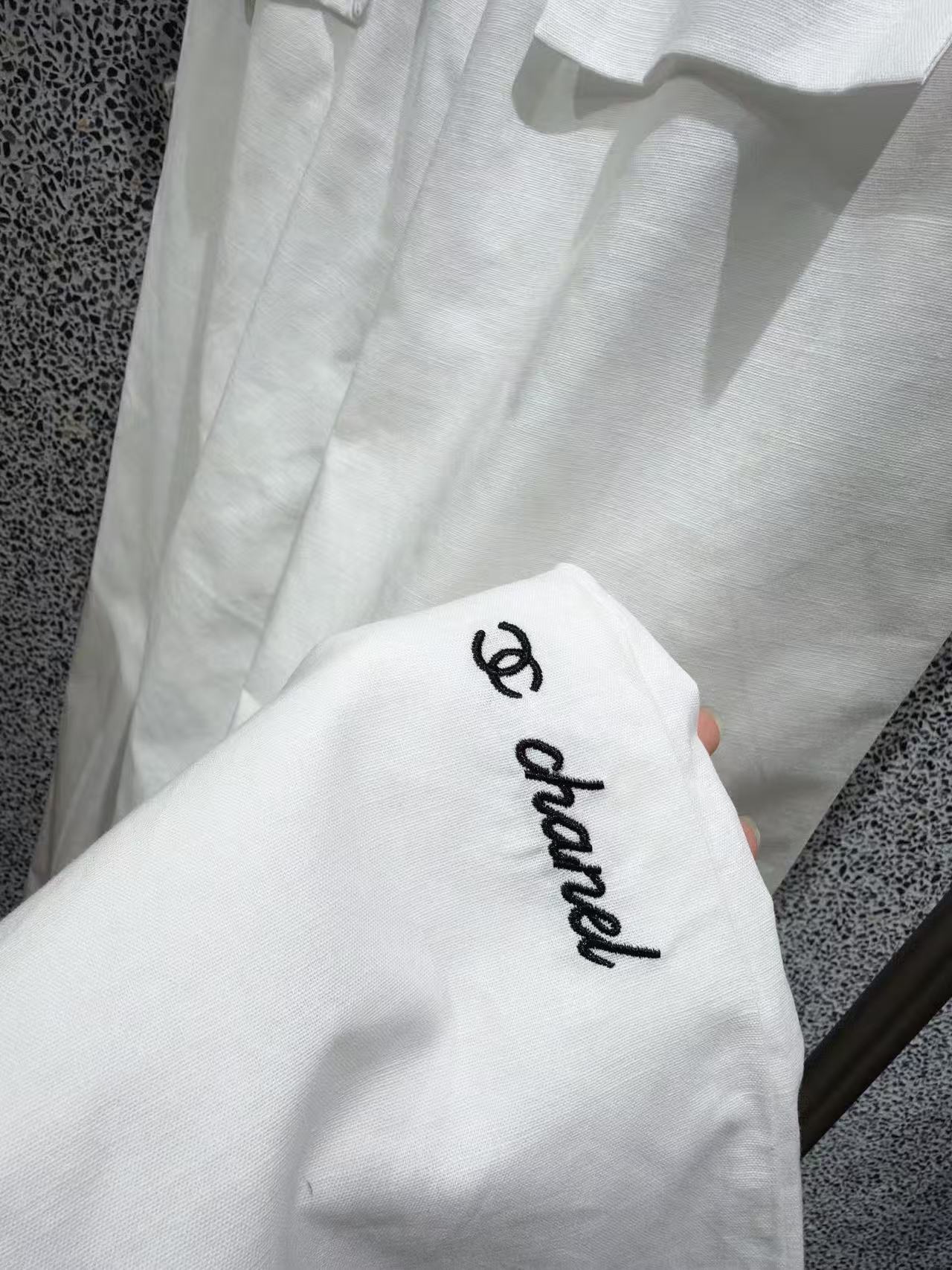 ✨✨✨CHANEL✨✨ 秋款新品同系列轻奢套装配套阔腿白裤，档口复购王单品！甄选透气天丝棉混纺面料，自带