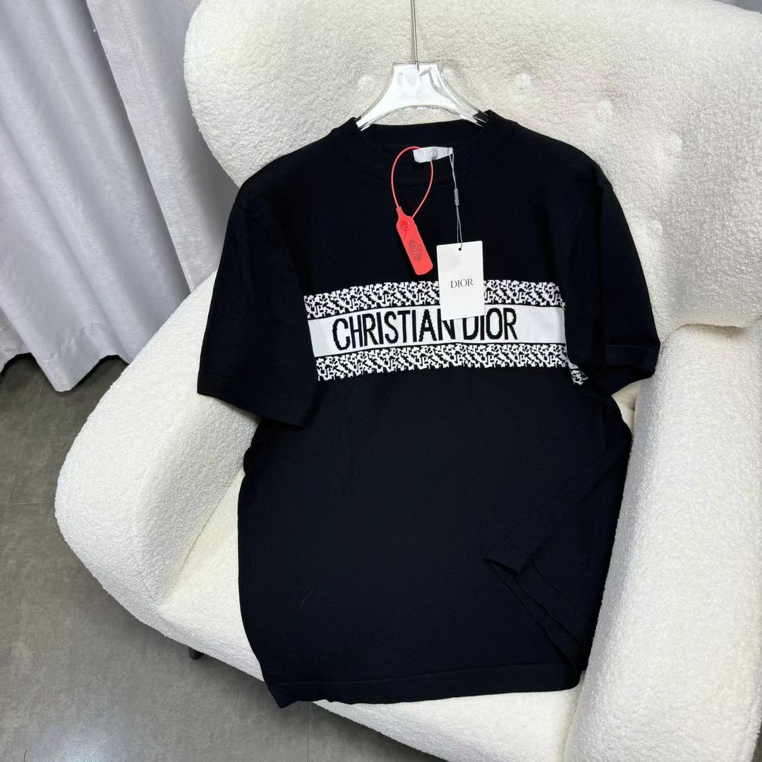 Dior Dior 23fw Camiseta clásica de manga corta con tiras con logo Dior en contraste. El estilo exclusivo del espectácul…