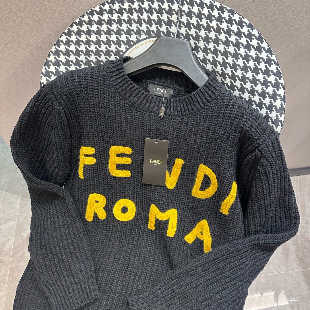 “Fendi’s Latest Embroidered Logo Collection: Celin * 2024” - 图片 6