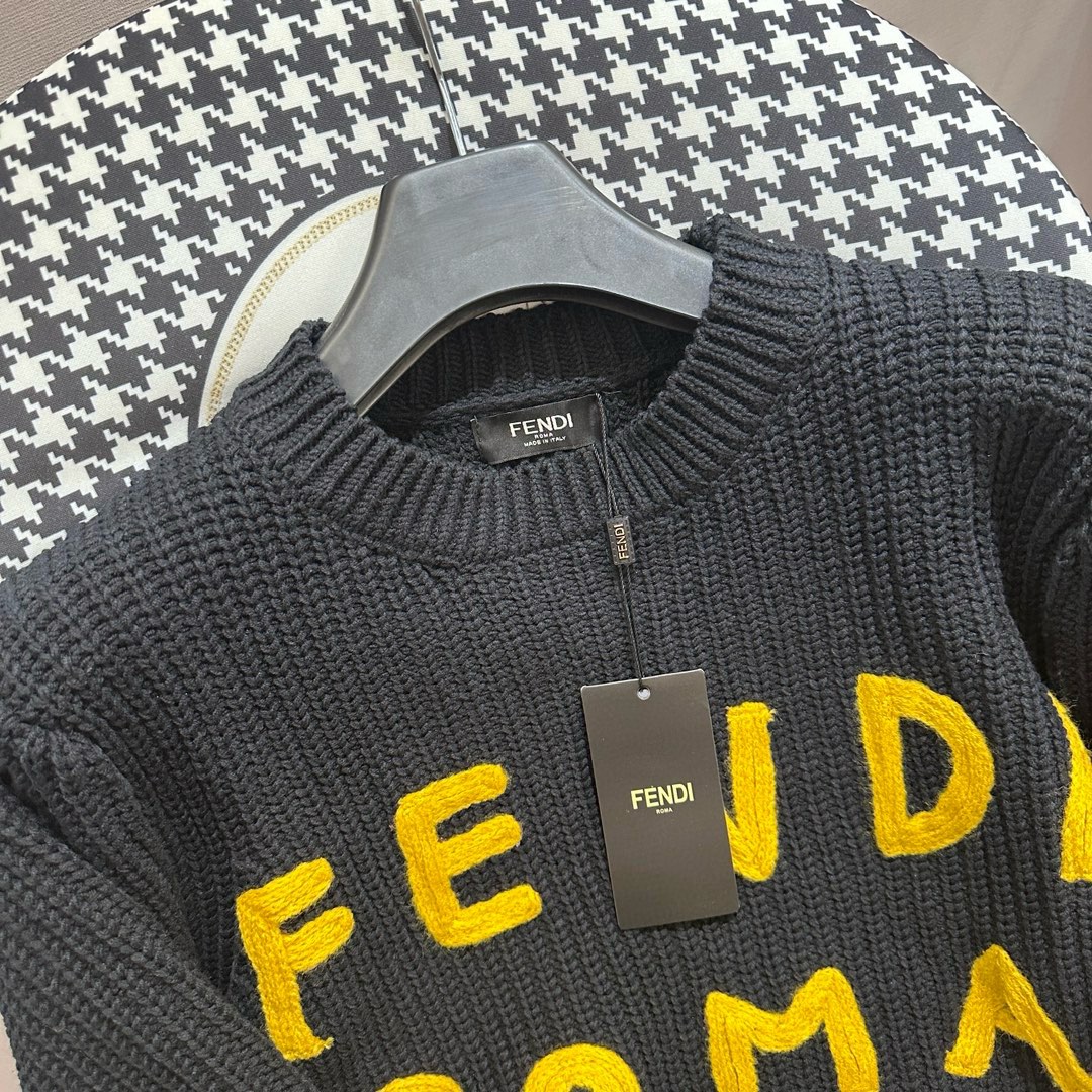 “Fendi’s Latest Embroidered Logo Collection: Celin * 2024” - 图片 3