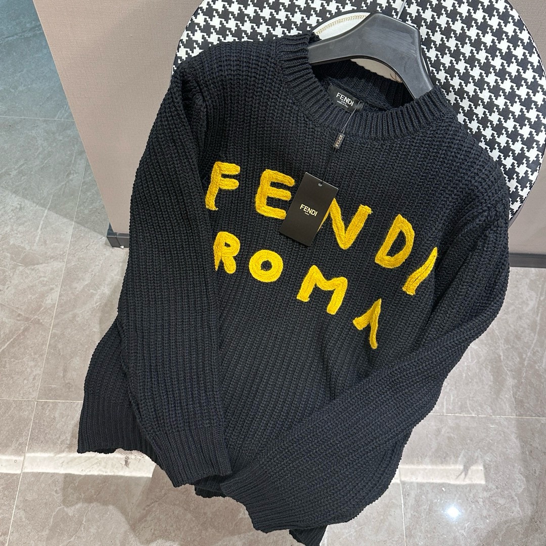 “Fendi’s Latest Embroidered Logo Collection: Celin * 2024” - 图片 1