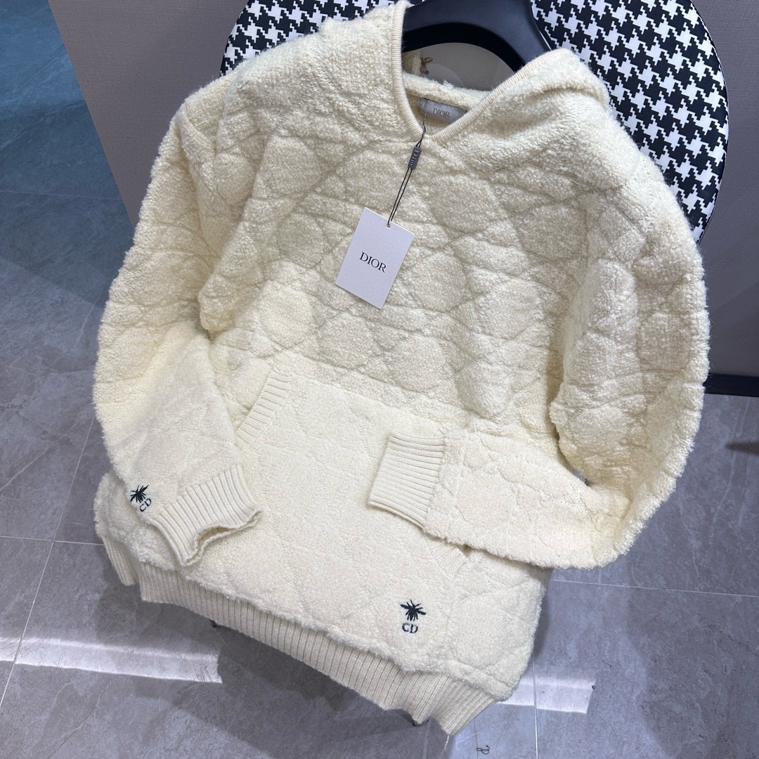 Sudadera larga con capucha de felpa con estampado de rombos CD Dior. Es muy bonito. Es suave y ceroso. Es muy suave usa…