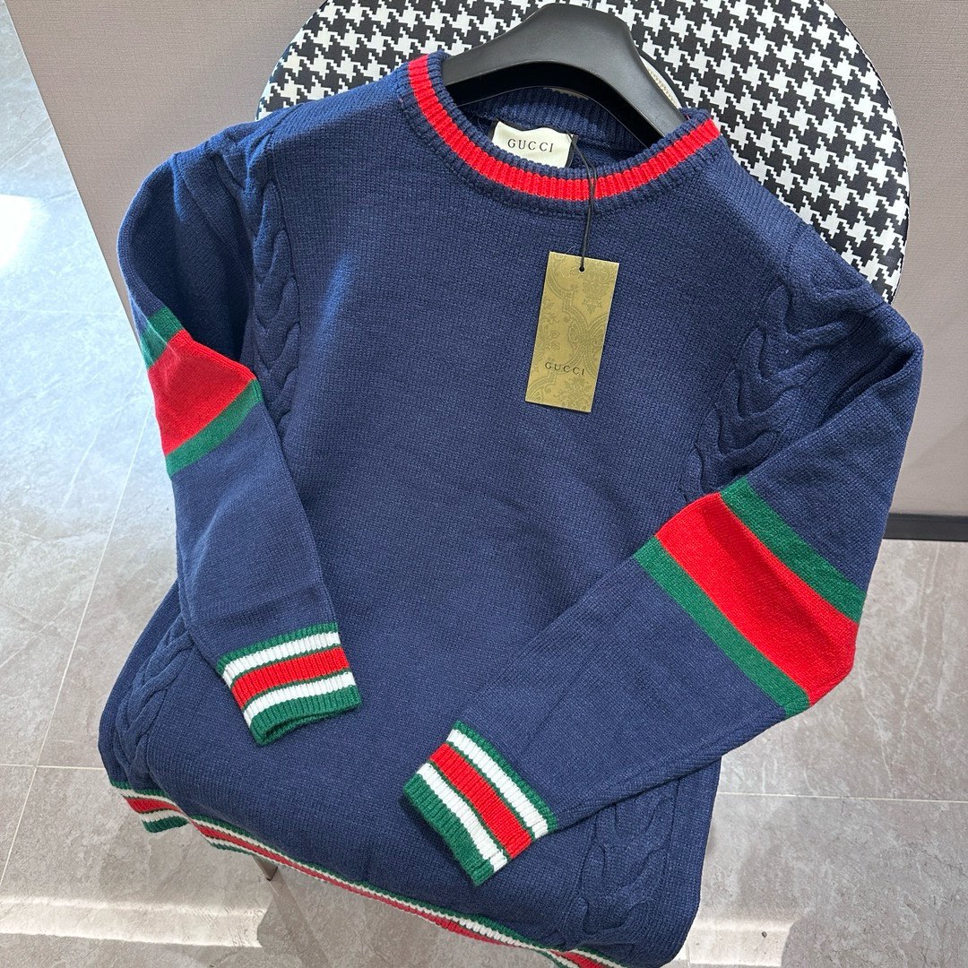 GUCCI Gucci G*U suéter de cuello redondo con trenzas, elementos clásicos que perduran, diseño de trenzas con gran escot…