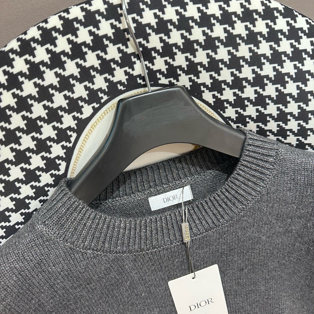Men’s Knit Shirt with Unique Embroidery and Wool Fabric Quality - 图片 5