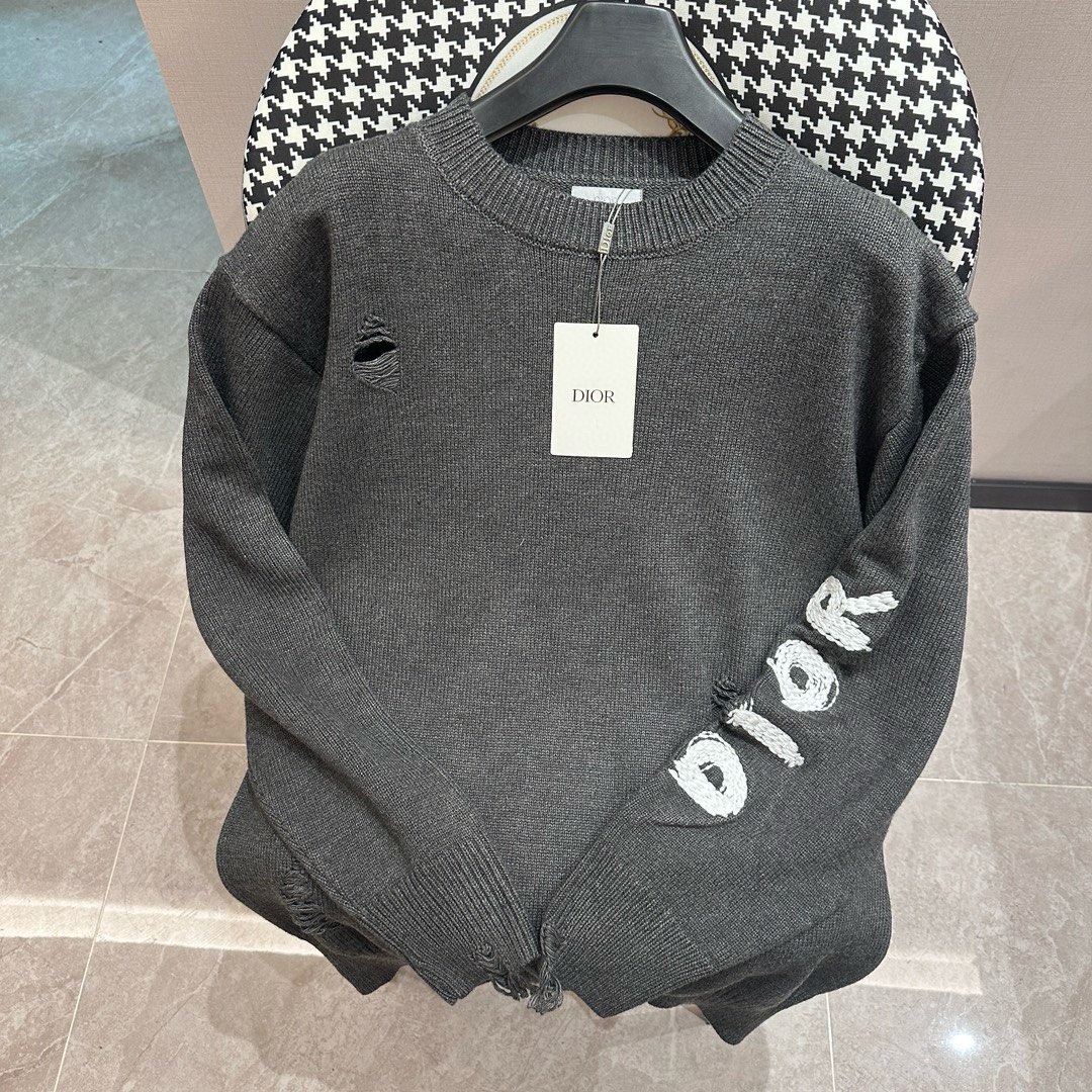 Men’s Knit Shirt with Unique Embroidery and Wool Fabric Quality - 图片 1