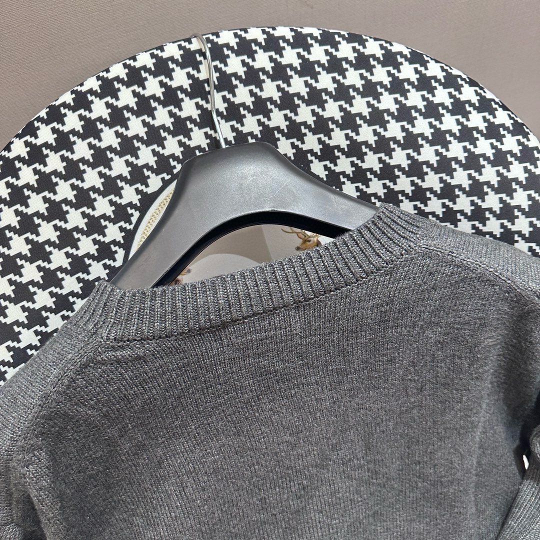 Men’s Knit Shirt with Unique Embroidery and Wool Fabric Quality - 图片 4
