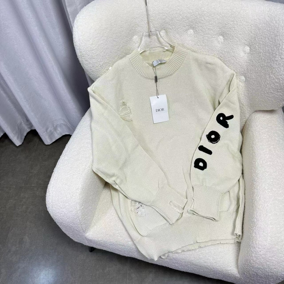 Men’s White Knit Shirt with Unique Embroidery and Wool Fabric Texture