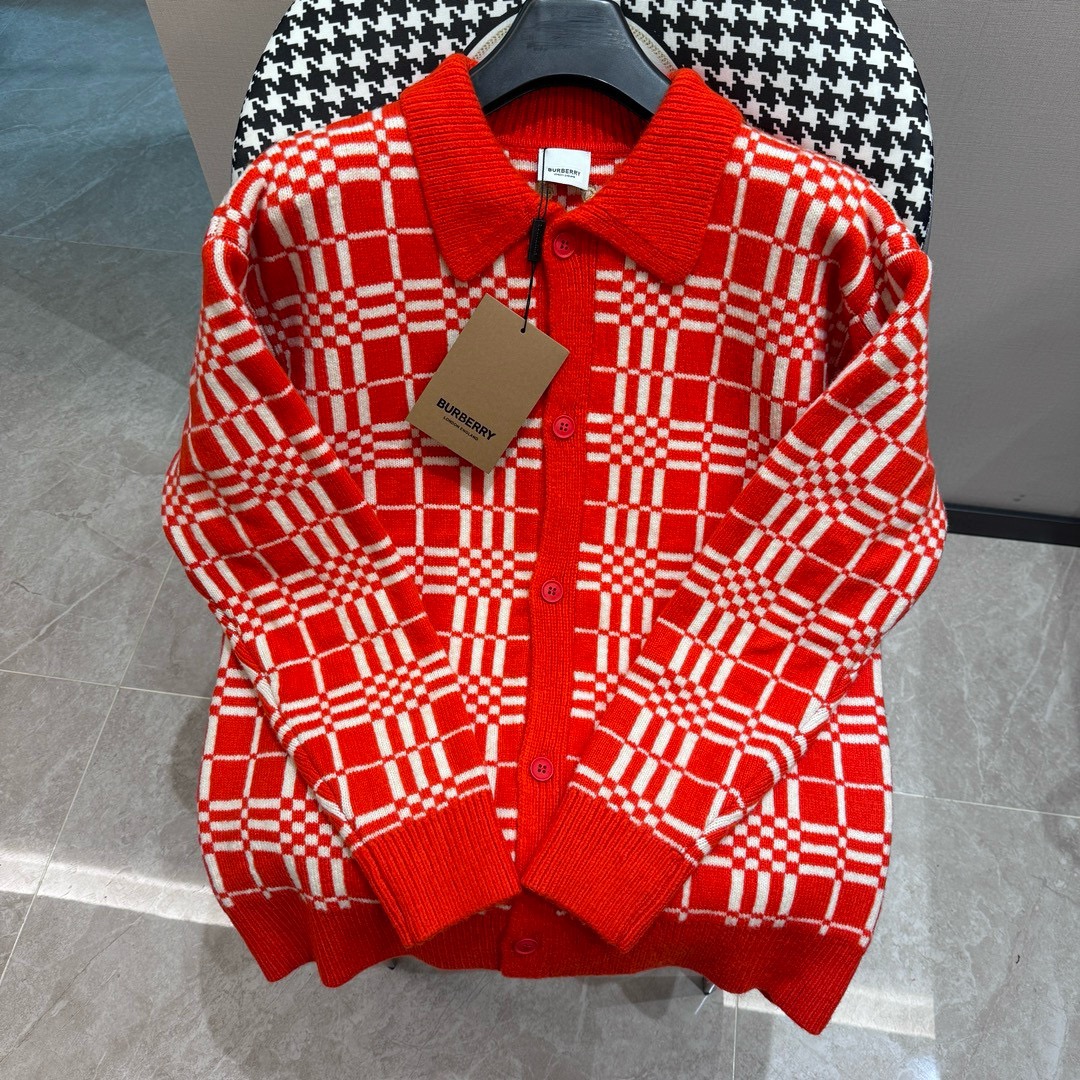 Fashion Review: CJCR-Burberry Barbara Collection – Stylish, Sexy, and Hot Sweaters - 图片 1