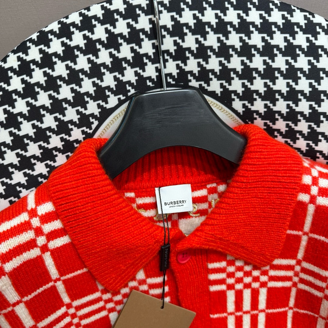Fashion Review: CJCR-Burberry Barbara Collection – Stylish, Sexy, and Hot Sweaters - 图片 5