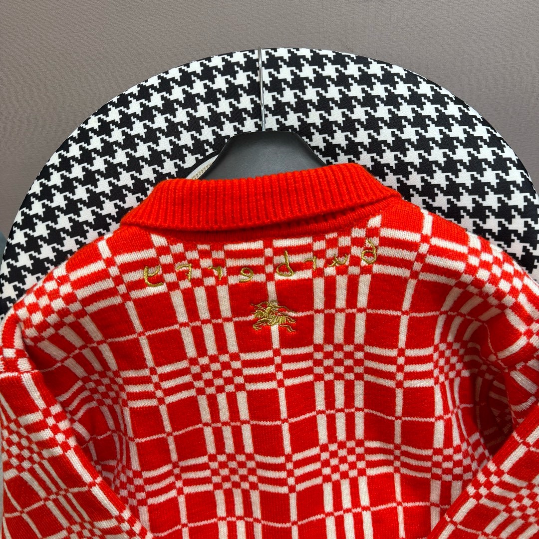 Fashion Review: CJCR-Burberry Barbara Collection – Stylish, Sexy, and Hot Sweaters - 图片 4