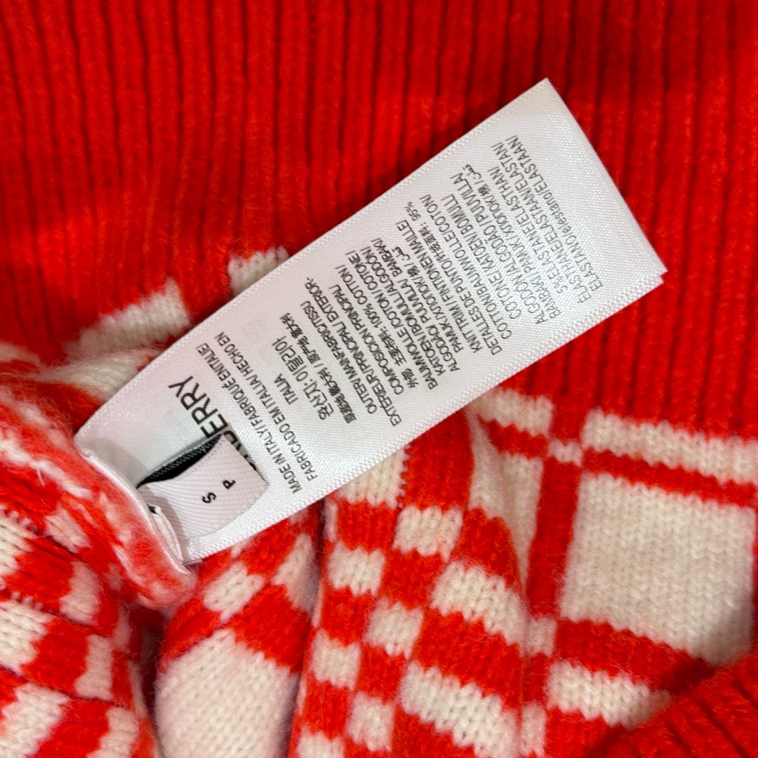 Fashion Review: CJCR-Burberry Barbara Collection – Stylish, Sexy, and Hot Sweaters - 图片 6