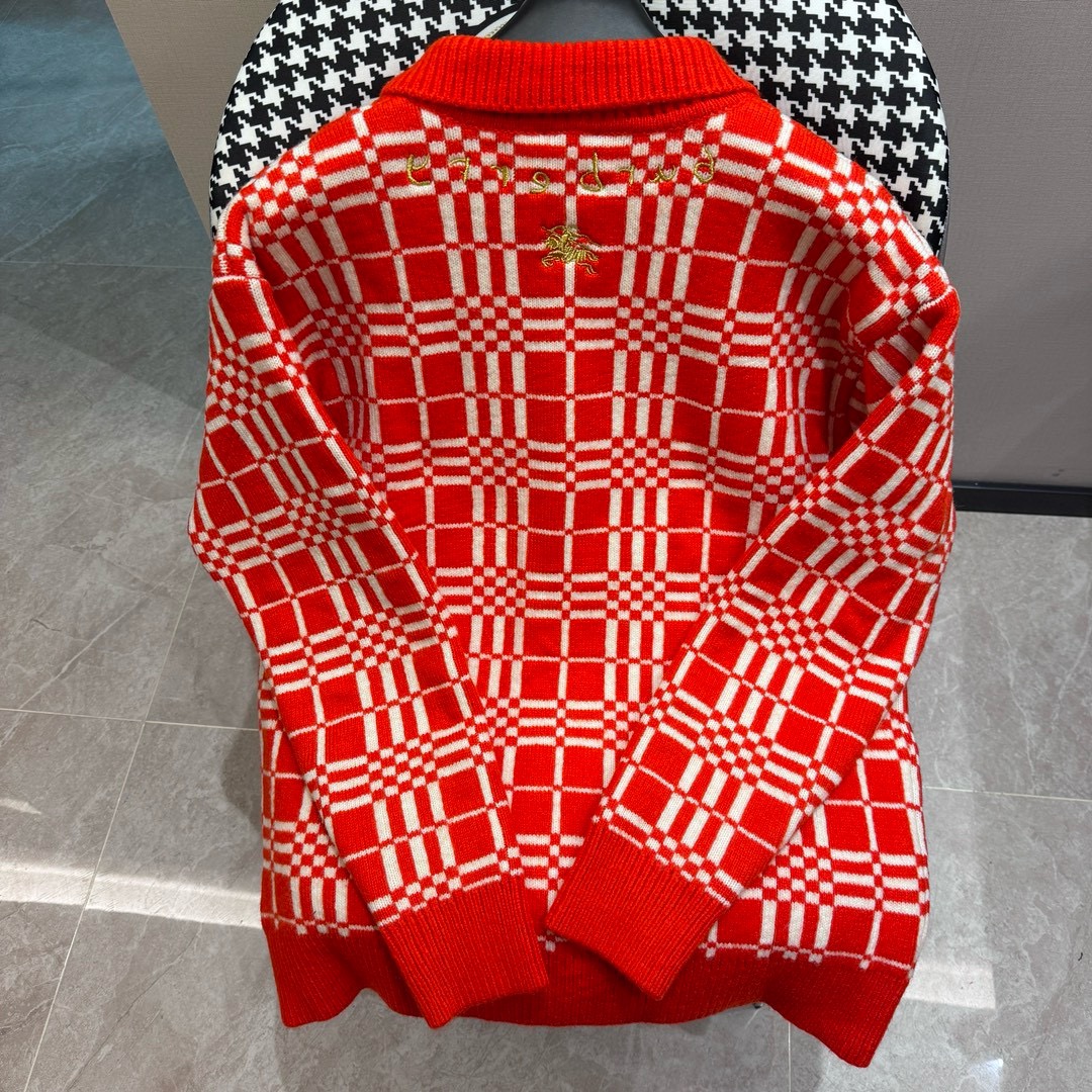 Fashion Review: CJCR-Burberry Barbara Collection – Stylish, Sexy, and Hot Sweaters - 图片 2