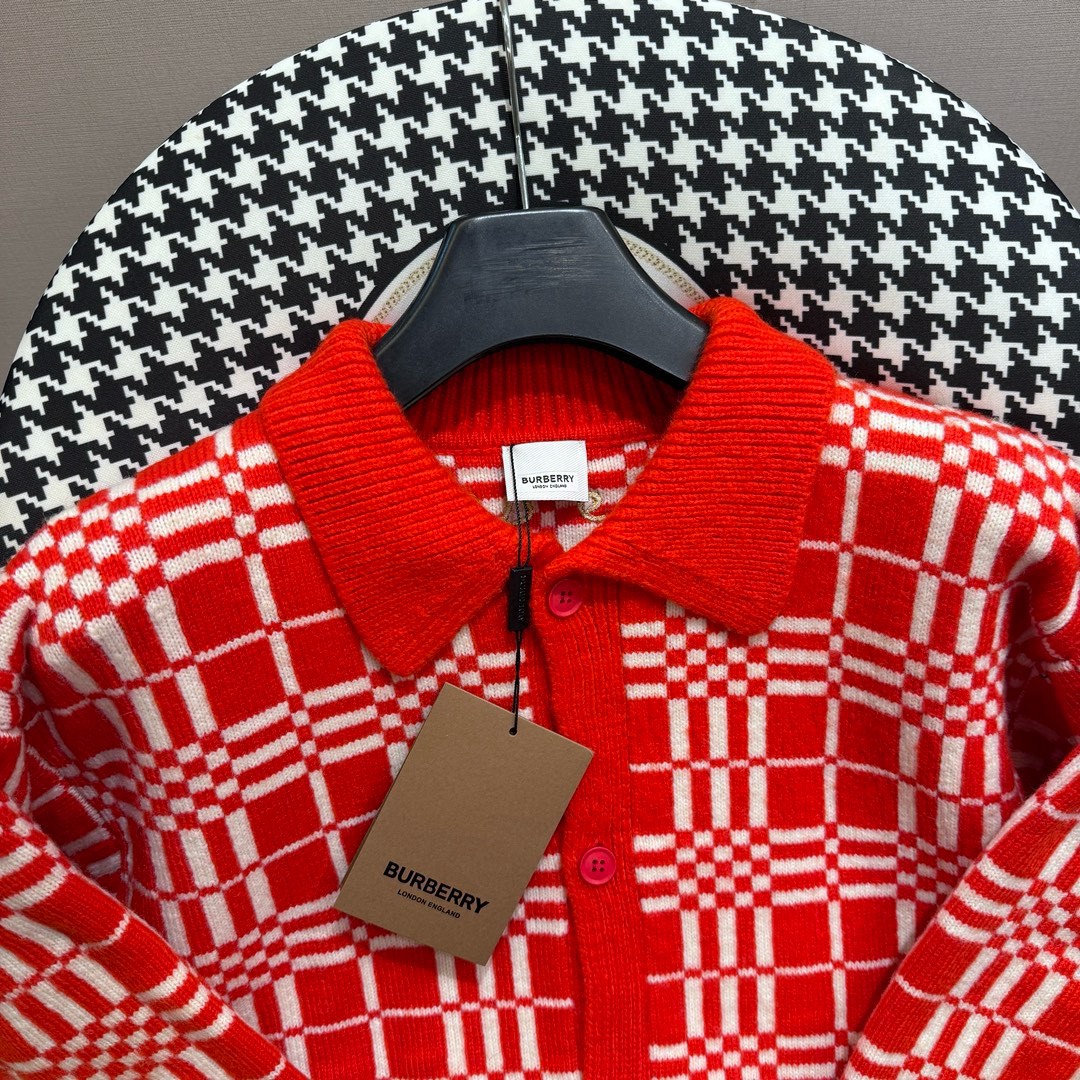 Fashion Review: CJCR-Burberry Barbara Collection – Stylish, Sexy, and Hot Sweaters - 图片 3