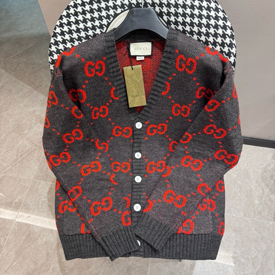 GUCCl Gucci Nuevo producto en el sitio web oficial 🔥 Lanzamiento simultáneo. 24* Otoño/Invierno nuevo cárdigan clásico…