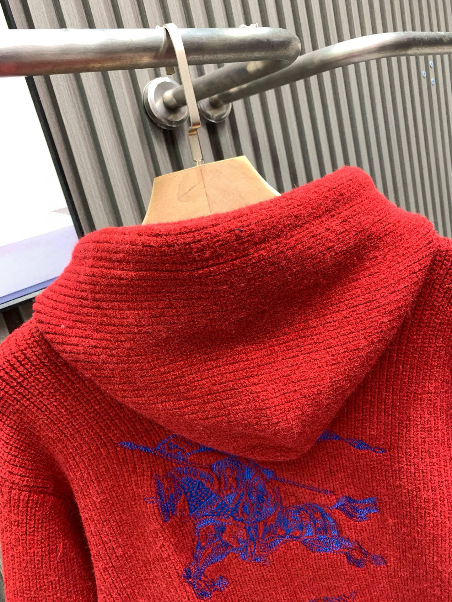 Burberryバーバリー 秋冬新作連帽針織衛衣 馬術刺繍デザイン