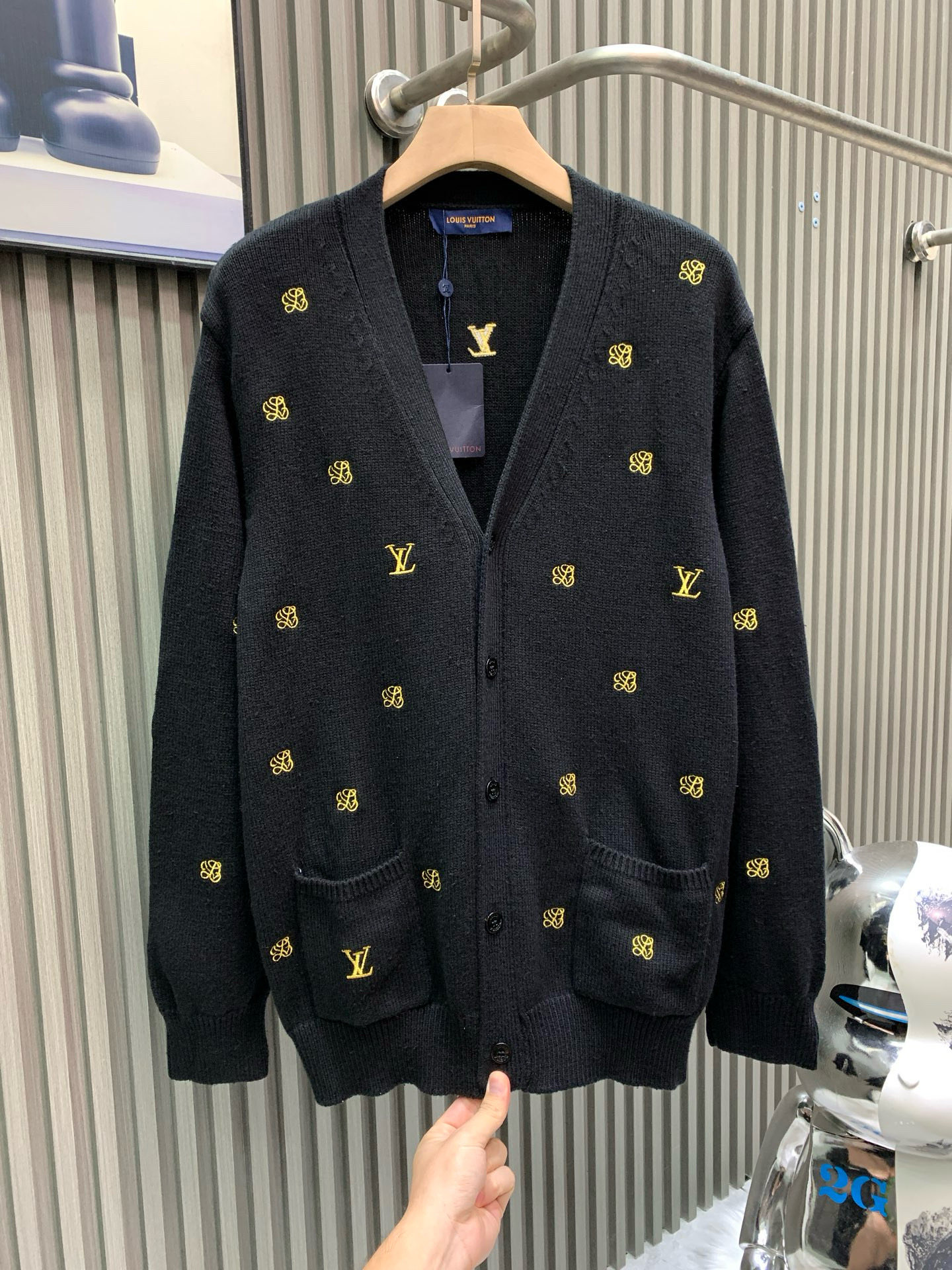 P230 Louis vuitton Louis Vuitton 1 * v25 nueva chaqueta de punto bordada con estampado de flores de otoño e invierno. E…