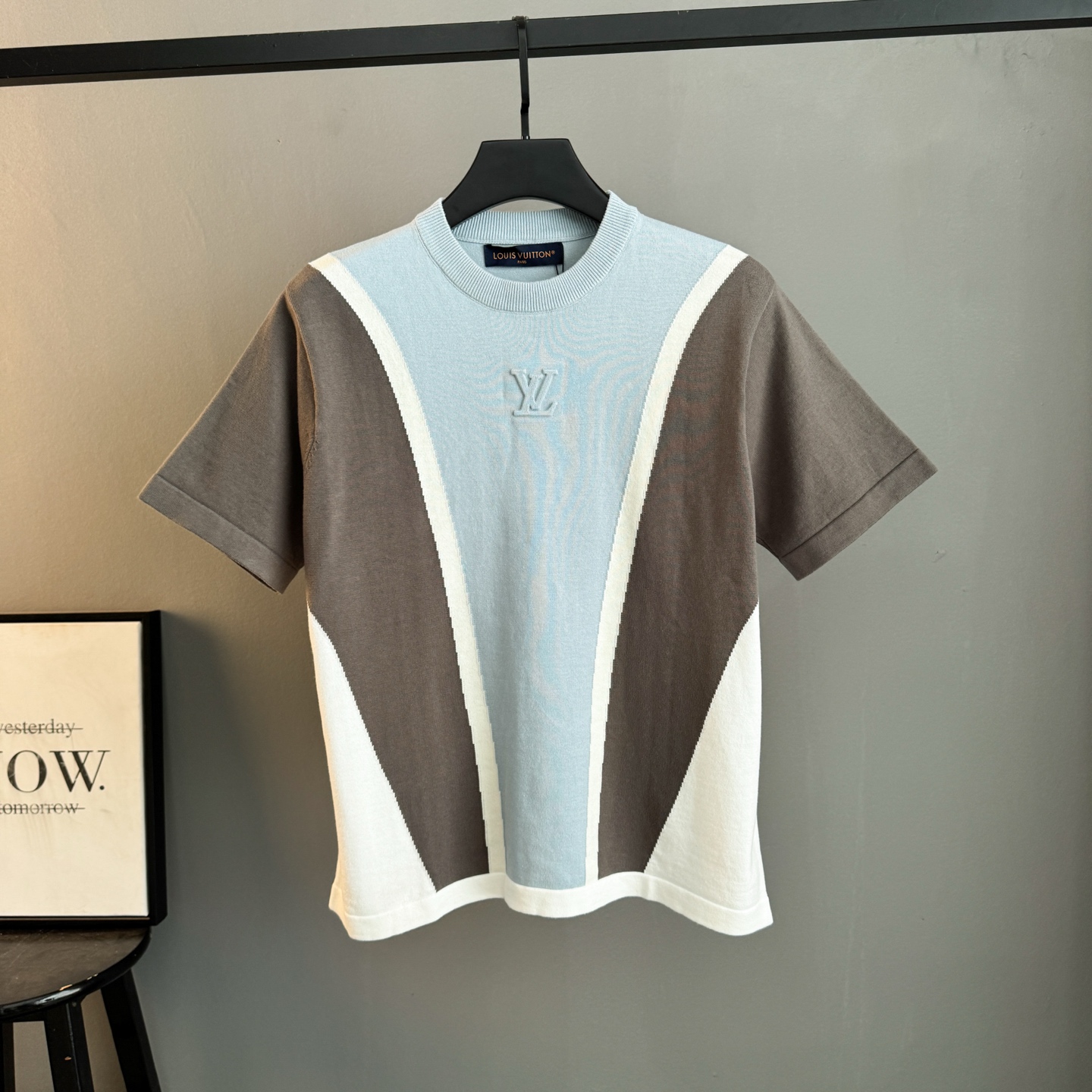 P150 🀄️ Louis Vuitton Louis Vuitton 1v 26SS camiseta de manga corta de punto con relieve y colores combinados, comprad…