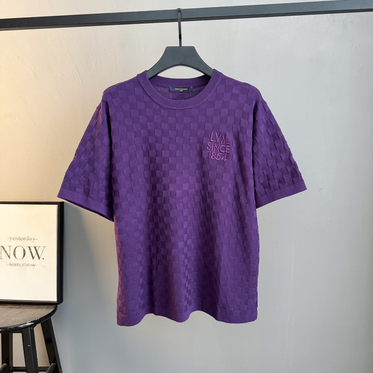 P105 🀄️ Louis Vuitton路易威登 Camiseta de punto de manga corta con patrón Damier 1V Louis. Serie clásica de damero Damier …