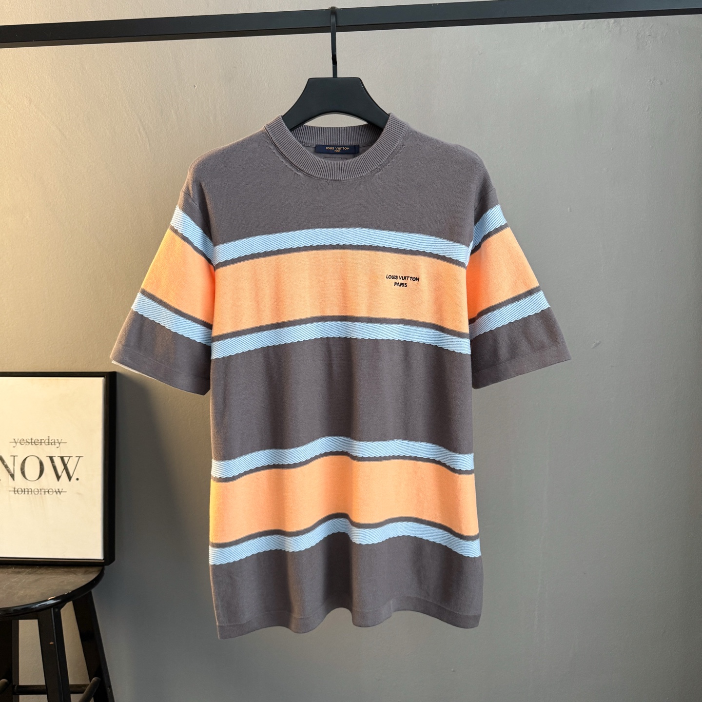 P120 🀄️ Louis Vuitton路易威登 LOUIS VUITTON SS26 Colección de verano Camiseta de manga corta de rayas con cuello redondo p…