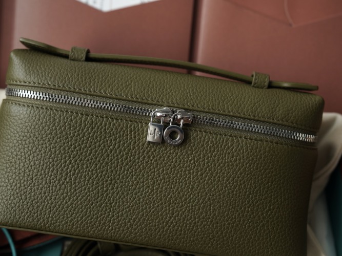 Extra Pocket L19 Clutch Bag, Green Leather, 19cm, Top Quality, Stylish Design 1 Extra Pocket L19 Clutch Bag, Green Leather, 19cm, Top Quality, Stylish Design