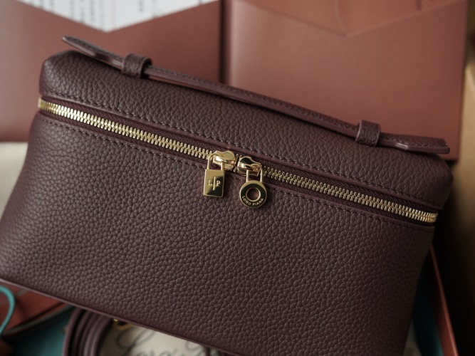 Loro Piana Extra Pocket L19 Clutch: Premium Leather, Elegant Design(19cm) 1 Loro Piana Extra Pocket L19 Clutch: Premium Leather, Elegant Design(19cm)