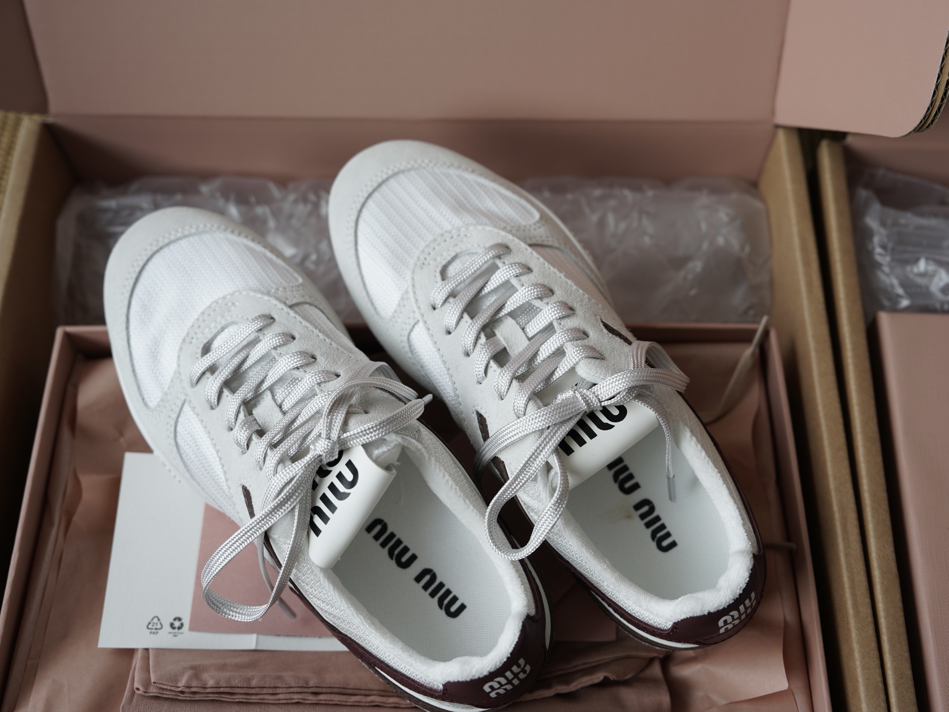 미우미우 김나지움 스니커즈 이미지 3
