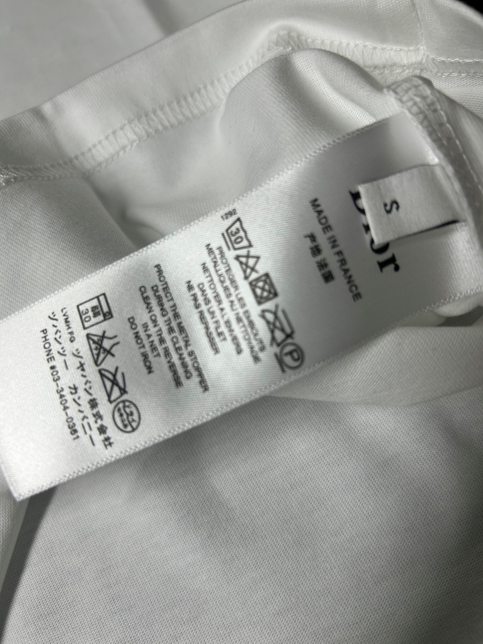 P95
DIOR迪奥 刺绣款 2025春夏经典圆领短袖T恤采用280克双纱精棉，衣服偏厚使整体高透气和柔软性，高版本，三标齐全！男女同款
颜色：白色 黑色 灰色 杏色

-尺码：S  M  L  XL