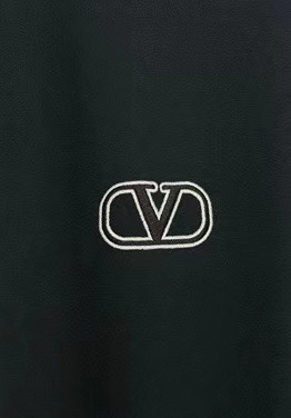 P90
VALENTNO华伦天奴 刺绣款 2025春夏经典圆领无袖背心采用280克双纱精棉，衣服偏厚使整体高透气和柔软性，高版本，三标齐全！男女同款
颜色：白色 黑色

-尺码：S  M  L  XL