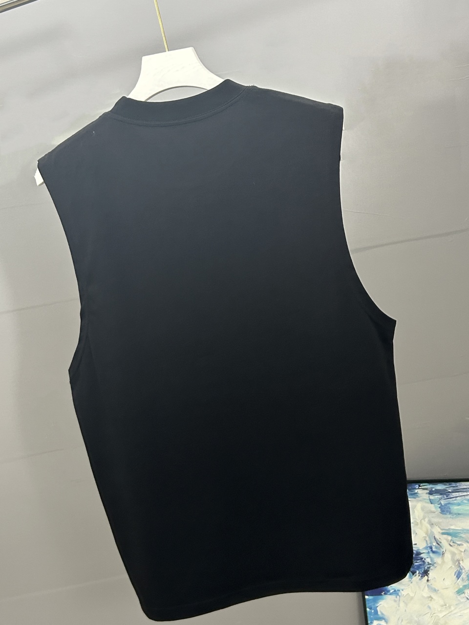 P90
fendi芬迪 刺绣款 2025春夏经典圆领无袖背心采用280克双纱精棉，衣服偏厚使整体高透气和柔软性，高版本，三标齐全！男女同款
颜色：白色 黑色

-尺码：S  M  L  XL