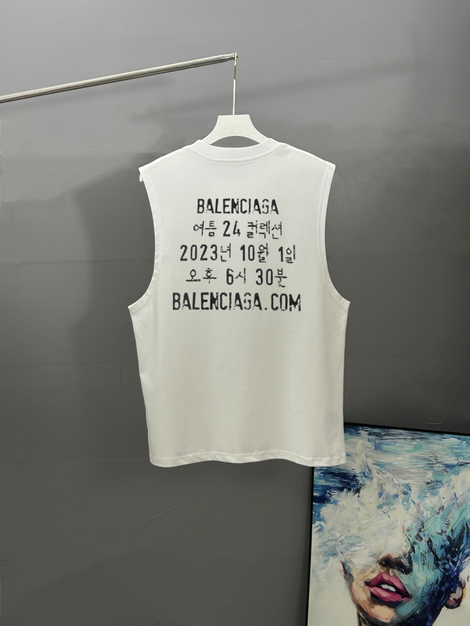 P90
BALENCIAGA巴黎世家 2025春夏经典圆领无袖背心采用280克双纱精棉，衣服偏厚使整体高透气和柔软性，高版本，三标齐全！男女同款
颜色：白色 黑色

-尺码：S  M  L  XL