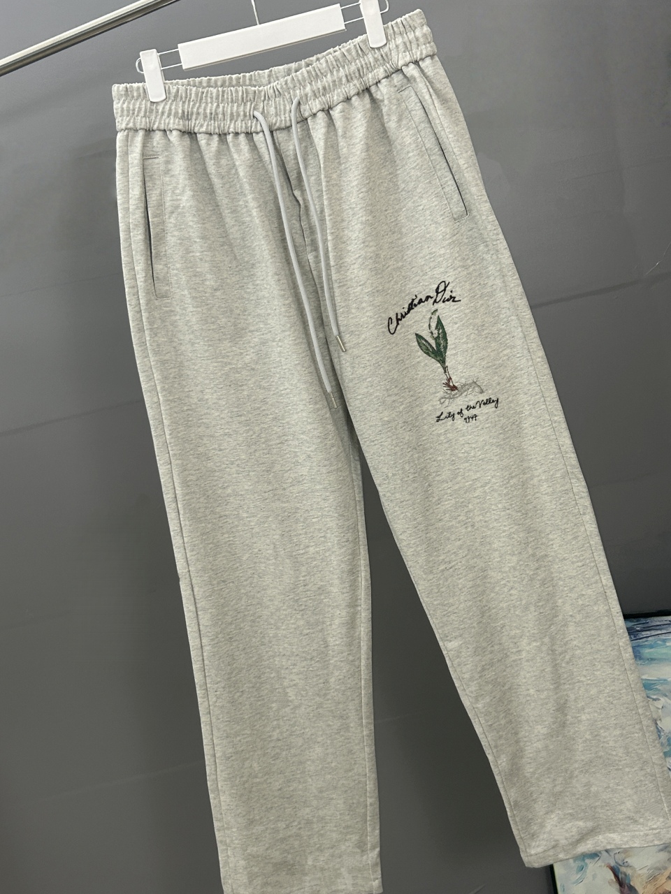 DIOR迪奥 刺绣款 2025秋冬新款松紧带直筒长裤 上身版型超赞 独家厚款定制面料休闲裤颜色:黑灰 灰