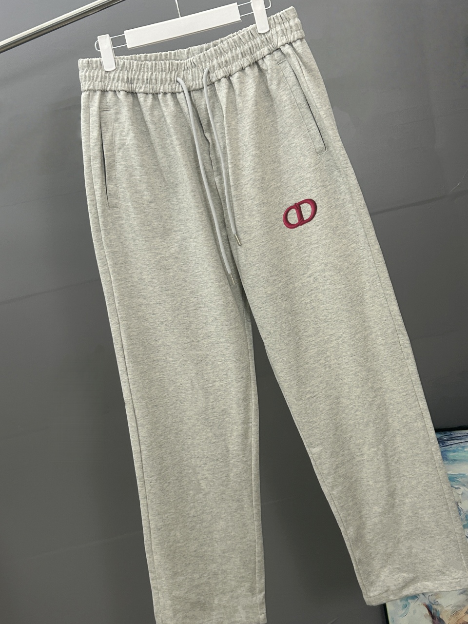 DIOR迪奥 刺绣款 2025秋冬新款松紧带直筒长裤 上身版型超赞 独家厚款定制面料休闲裤颜色:黑灰 灰