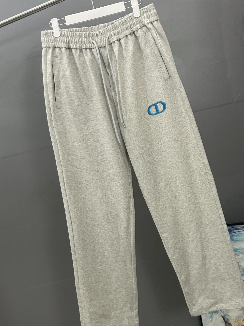 DIOR迪奥 刺绣款 2025秋冬新款松紧带直筒长裤 上身版型超赞 独家厚款定制面料休闲裤颜色:黑灰 灰