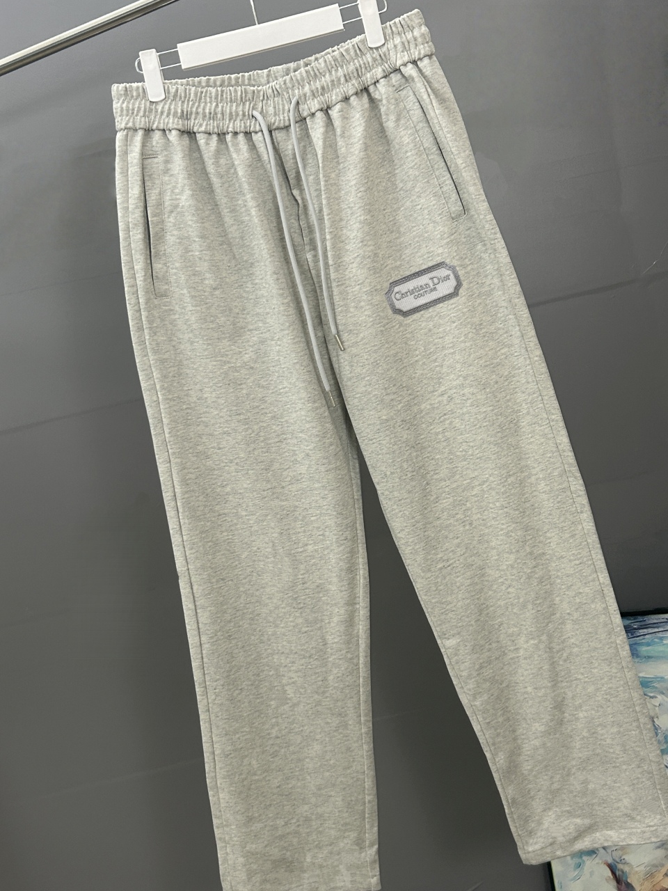DIOR迪奥 刺绣款 2025秋冬新款松紧带直筒长裤 上身版型超赞 独家厚款定制面料休闲裤颜色:黑灰 灰