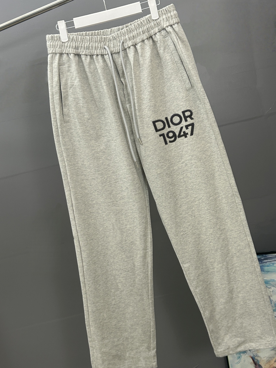 DIOR迪奥 刺绣款 2025秋冬新款松紧带直筒长裤 上身版型超赞 独家厚款定制面料休闲裤颜色:黑灰 灰