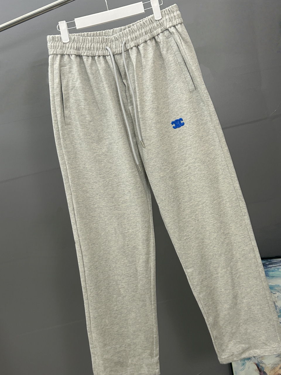 CELINE赛琳 刺绣款 2025秋冬新款松紧带直筒长裤 上身版型超赞 独家厚款定制面料休闲裤颜色:黑灰