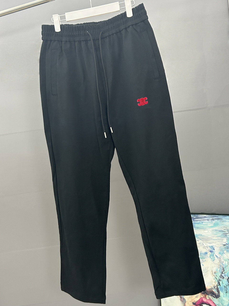 CELINE赛琳 刺绣款 2025秋冬新款松紧带直筒长裤 上身版型超赞 独家厚款定制面料休闲裤颜色:黑灰