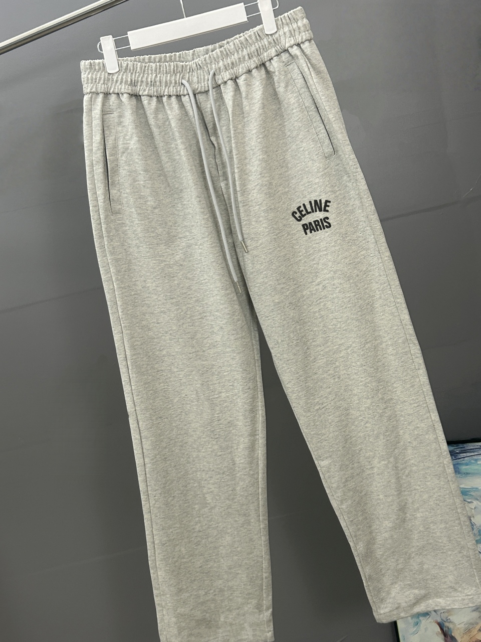 CELINE赛琳 刺绣款 2025秋冬新款松紧带直筒长裤 上身版型超赞 独家厚款定制面料休闲裤颜色:黑灰
